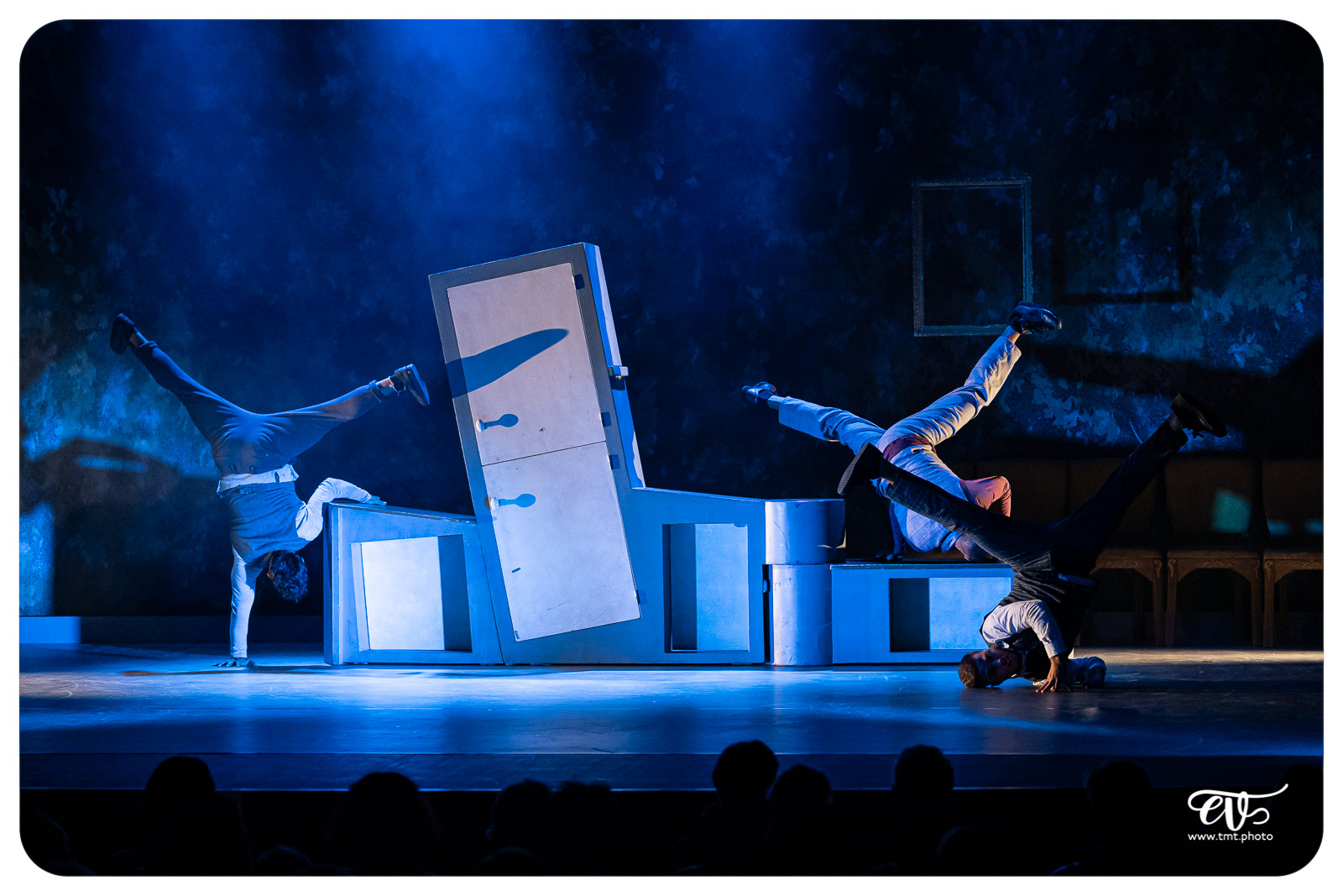 SUR LE FIL (CIE PYRAMID)